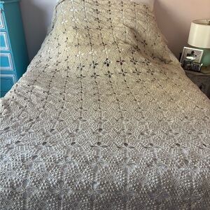 Hand-Crocheted Lace Bedspread Queen Neutral Bobbles Throw Blanket Vtg Handmade